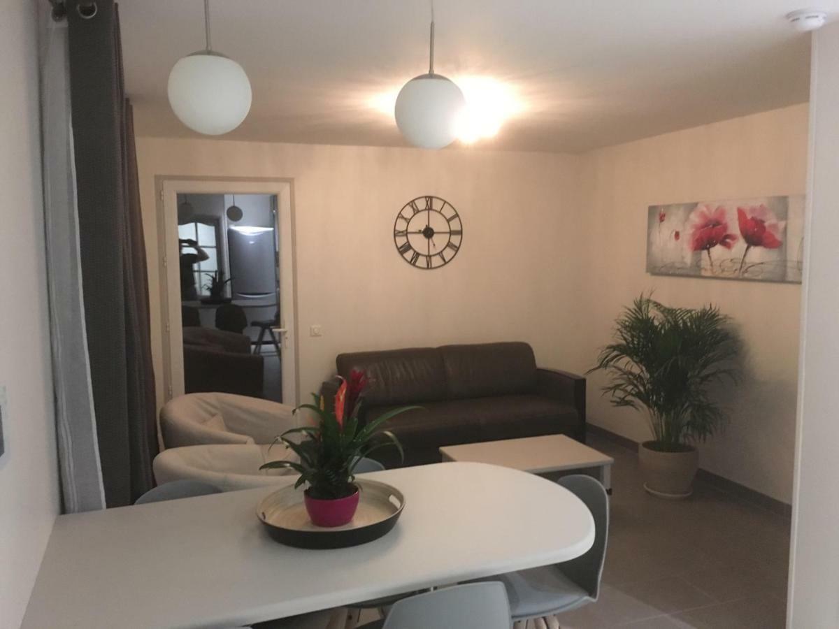 Au Tilleul Apartment Mezieres-sur-Seine Екстериор снимка